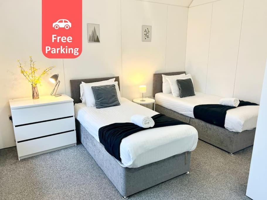 Large Townhouse 5 Beds With Two Parking Spaces - Manchester City Centre Extérieur photo