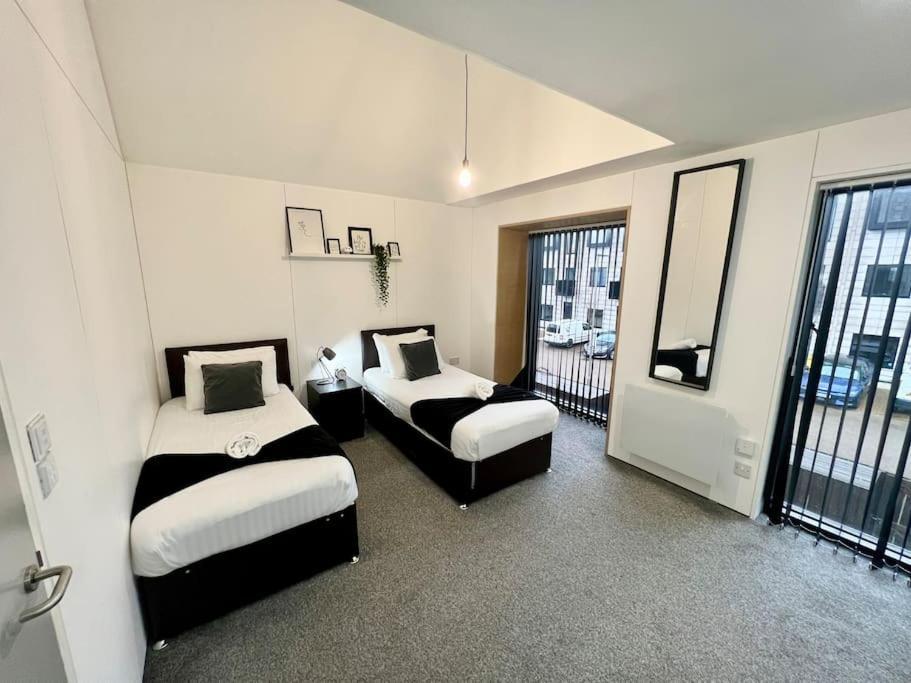 Large Townhouse 5 Beds With Two Parking Spaces - Manchester City Centre Extérieur photo