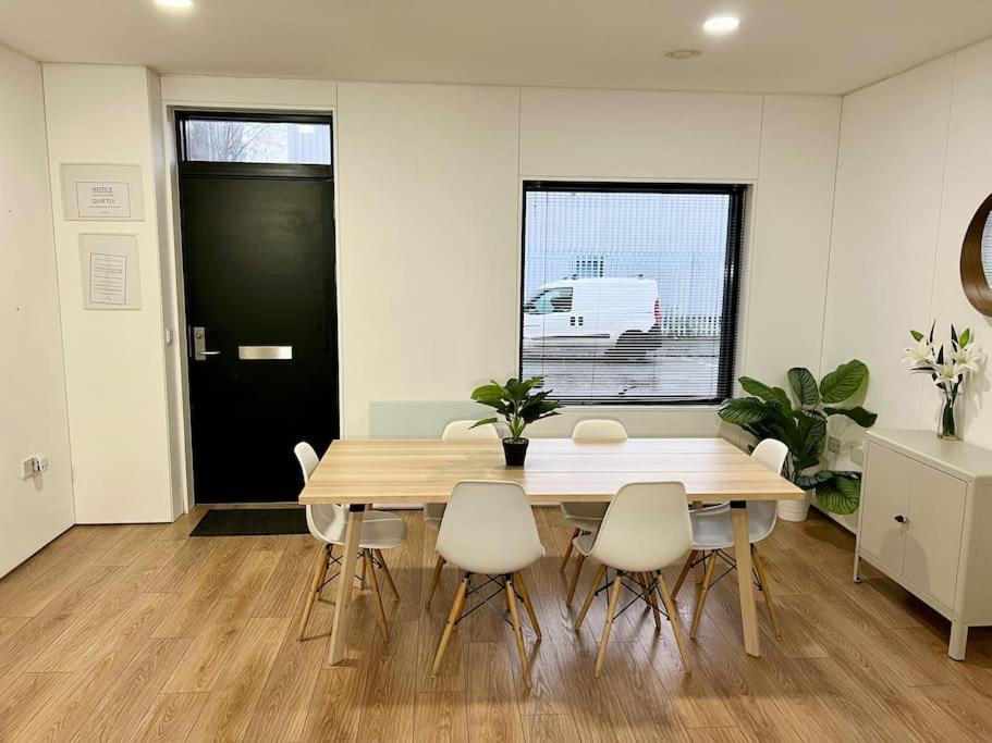 Large Townhouse 5 Beds With Two Parking Spaces - Manchester City Centre Extérieur photo