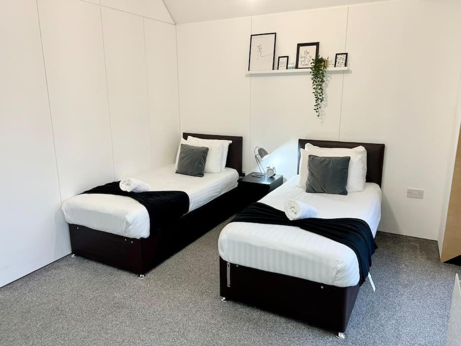 Large Townhouse 5 Beds With Two Parking Spaces - Manchester City Centre Extérieur photo