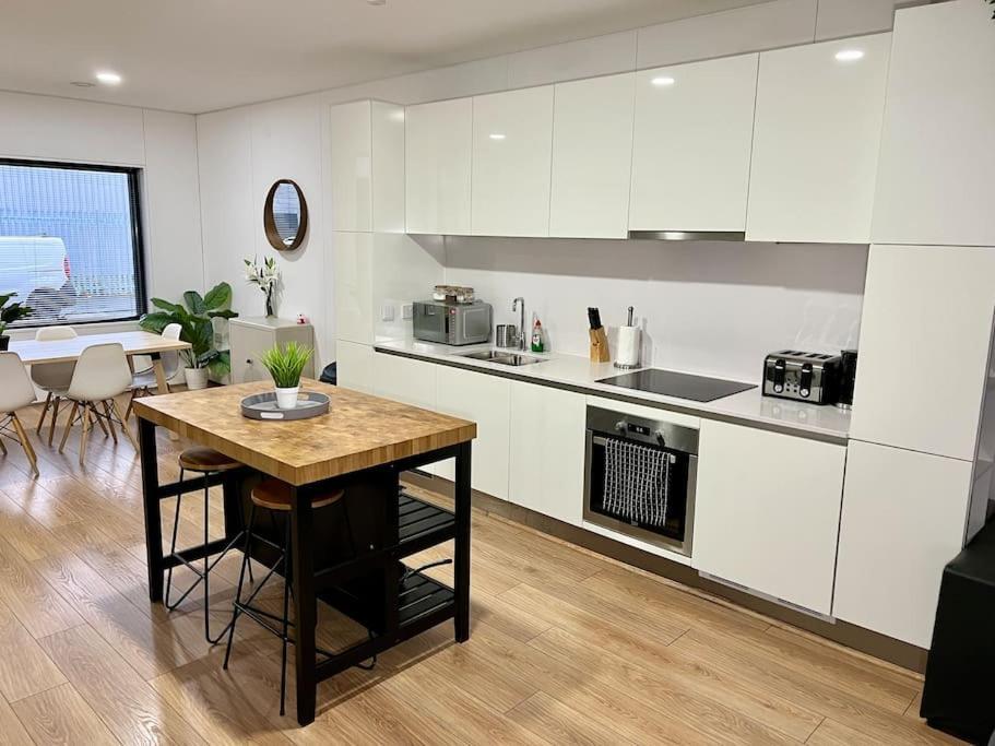 Large Townhouse 5 Beds With Two Parking Spaces - Manchester City Centre Extérieur photo