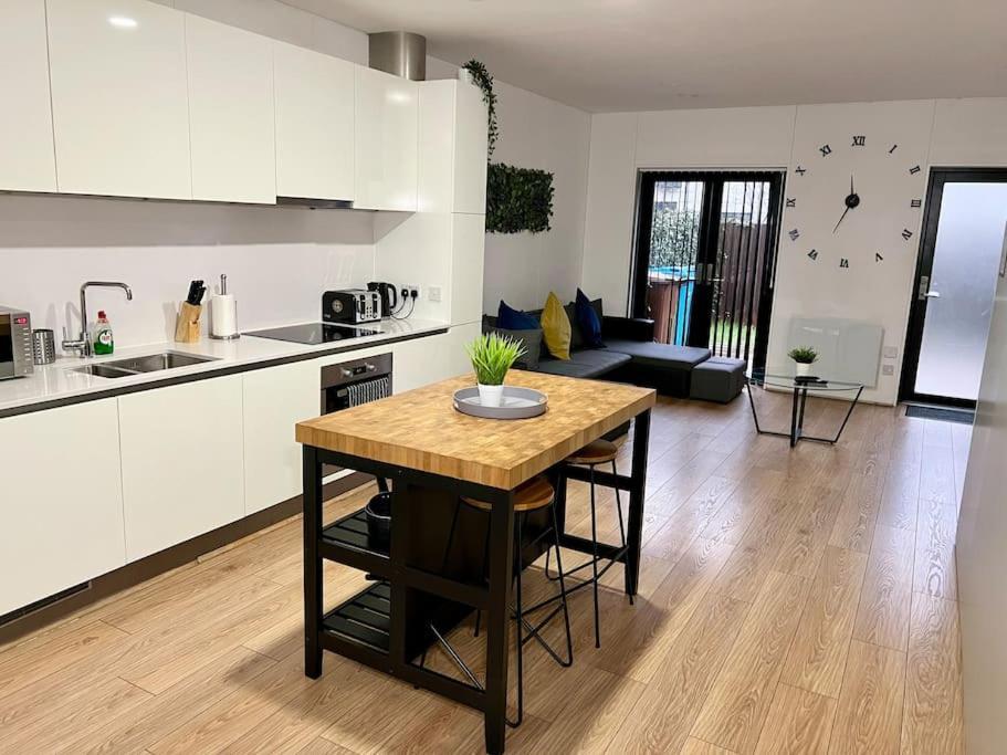 Large Townhouse 5 Beds With Two Parking Spaces - Manchester City Centre Extérieur photo