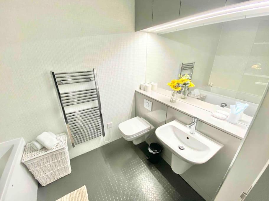 Large Townhouse 5 Beds With Two Parking Spaces - Manchester City Centre Extérieur photo